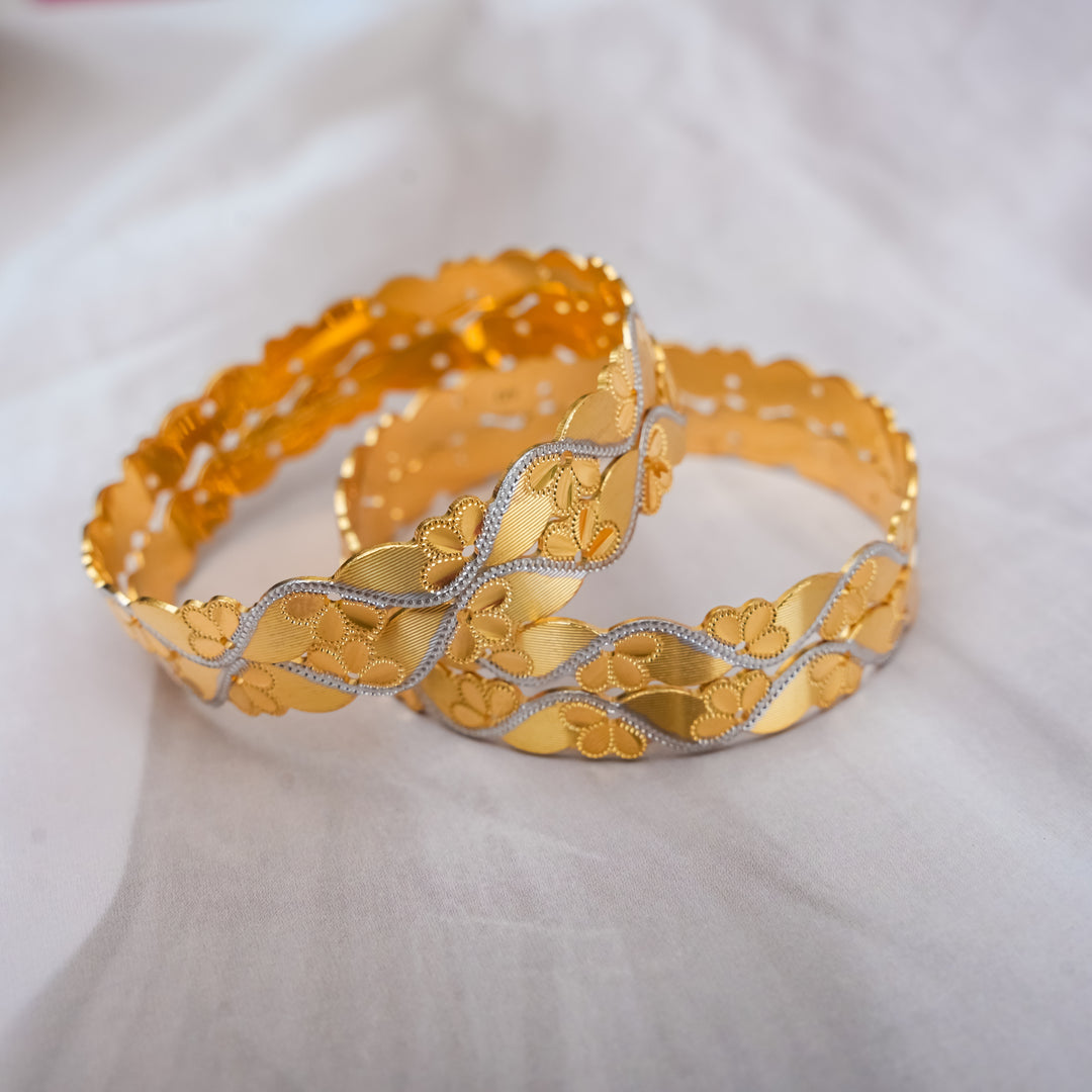 Heartline Bangle – Where Love Meets Craft