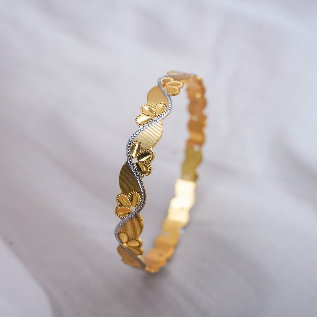 Heartline Bangle – Where Love Meets Craft
