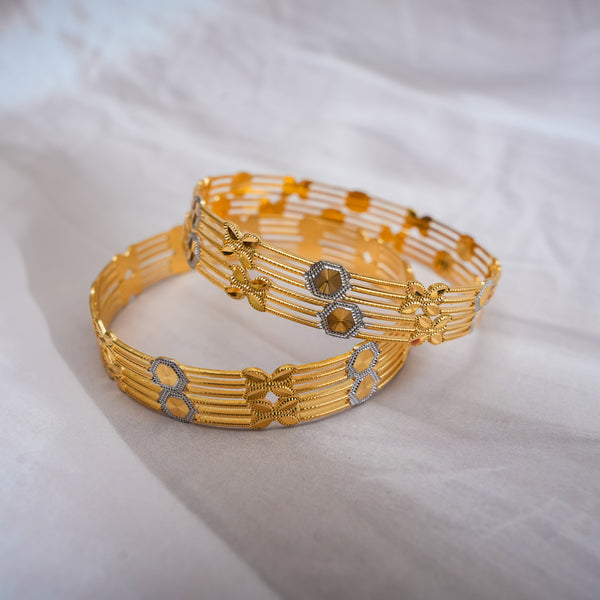 Lunar Crest Bangle – Elegance in Orbit