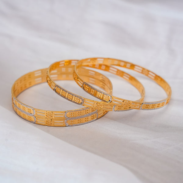 Heritage Crest Bangle – Tradition in Every Curve