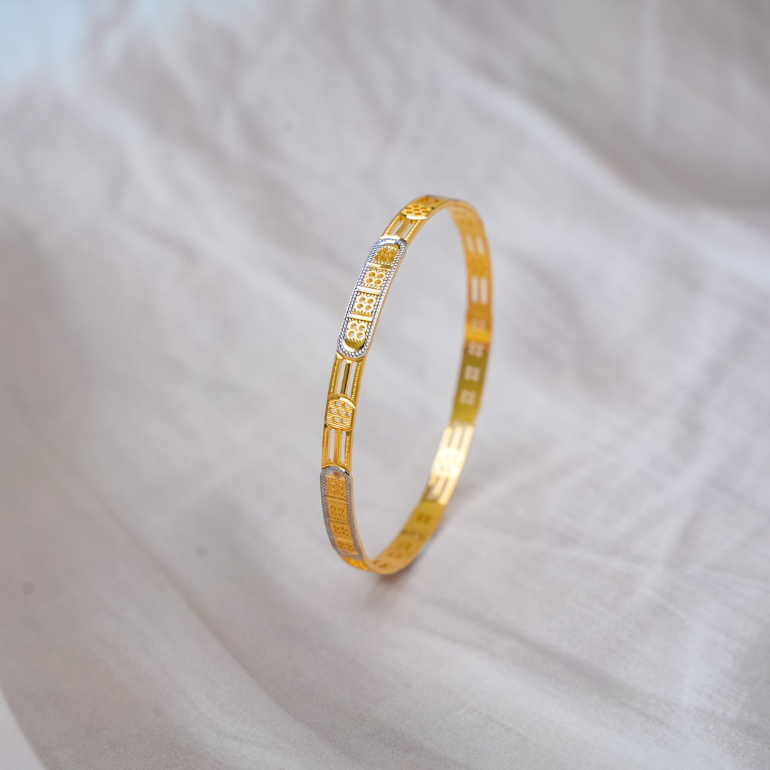 Heritage Crest Bangle – Tradition in Every Curve